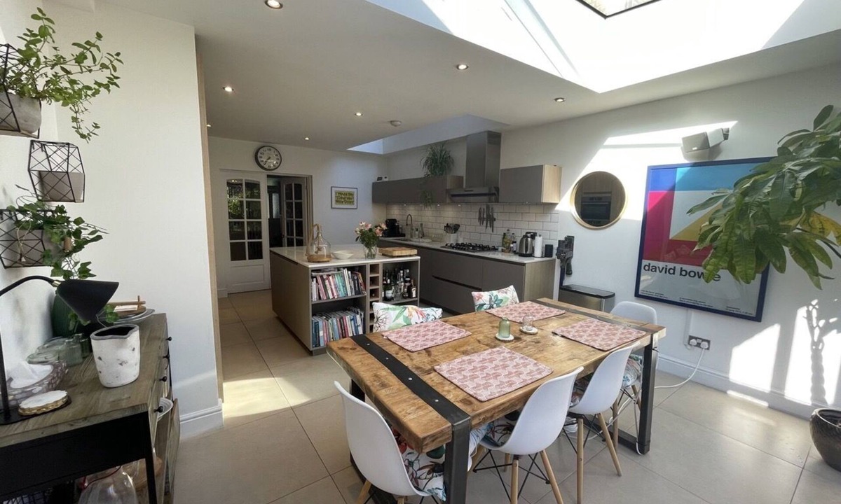 Fulwell and Hampton Hill House | Stylish & comfy home near Bushy Park