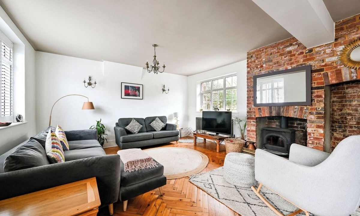 Stansted House | Stylish 3-Bed Home Close to Stansted Airport