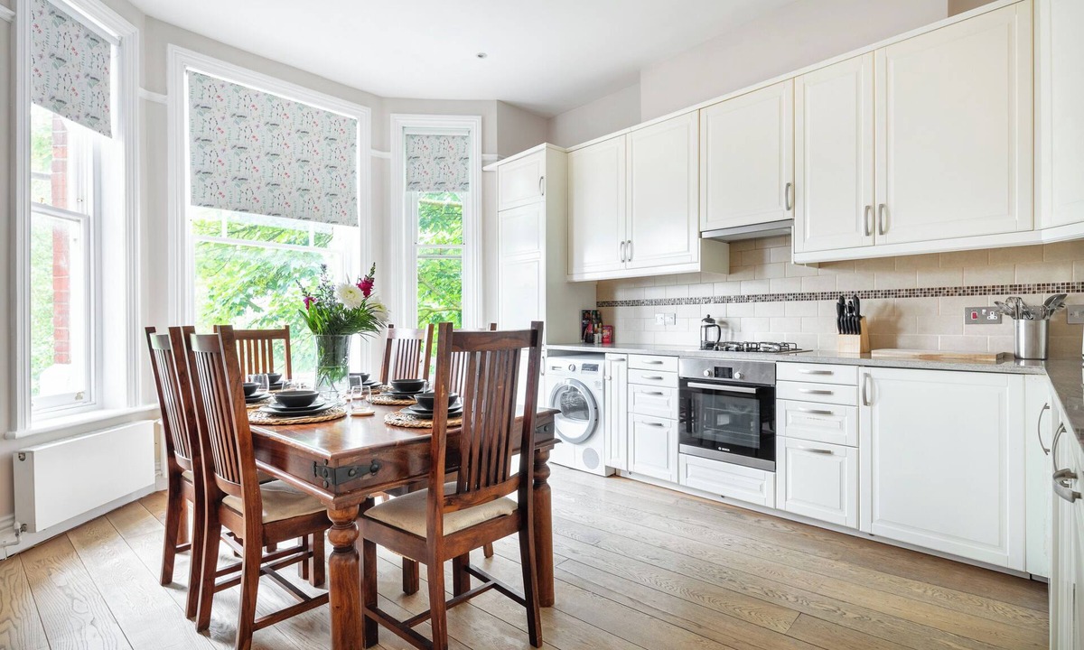 Frognal and Fitzjohns Apartment | Stylish Hampstead Flat with Character and Charm