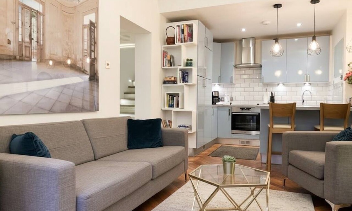 Bayswater Apartment | Stylish Hyde Park 3 bedroom with patio, moments from Kensington Palace