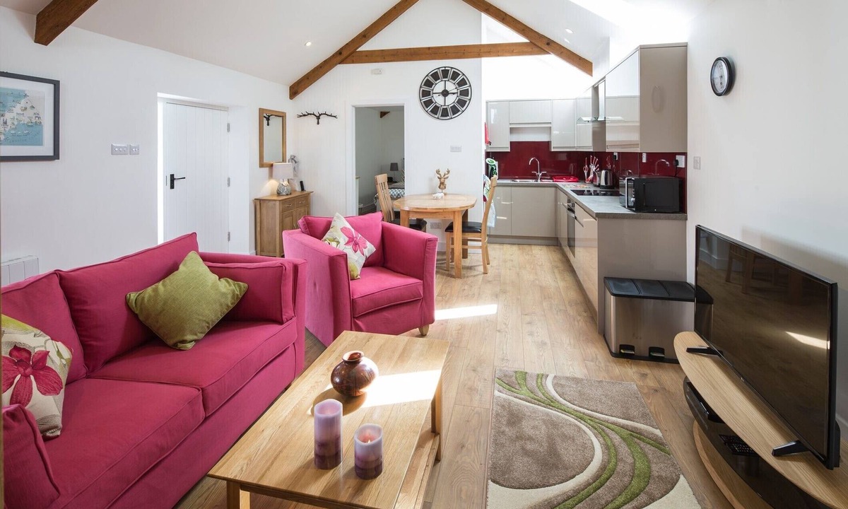 Bude Apartment | Stylish rural retreat with king-size comfort, close to Bude's stunning coastline