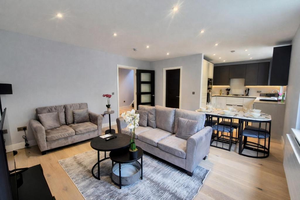 South Hampstead Apartment | Stylish Three Bedroom Ensuite Duplex Apartment in West Hampstead