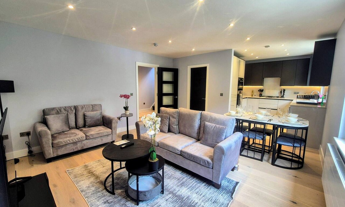 South Hampstead Apartment | Stylish Urban Retreat - Duplex 3 bedroom Apartment (All En-Suite) - Sleeps 6