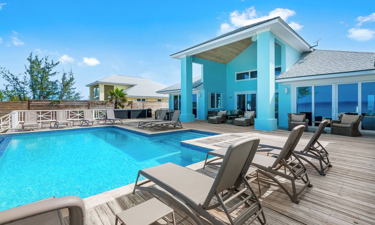 William's Town Villa | Suma Sands Villa, Beachfront Villa with Pool & Sandy Beach All Year Round