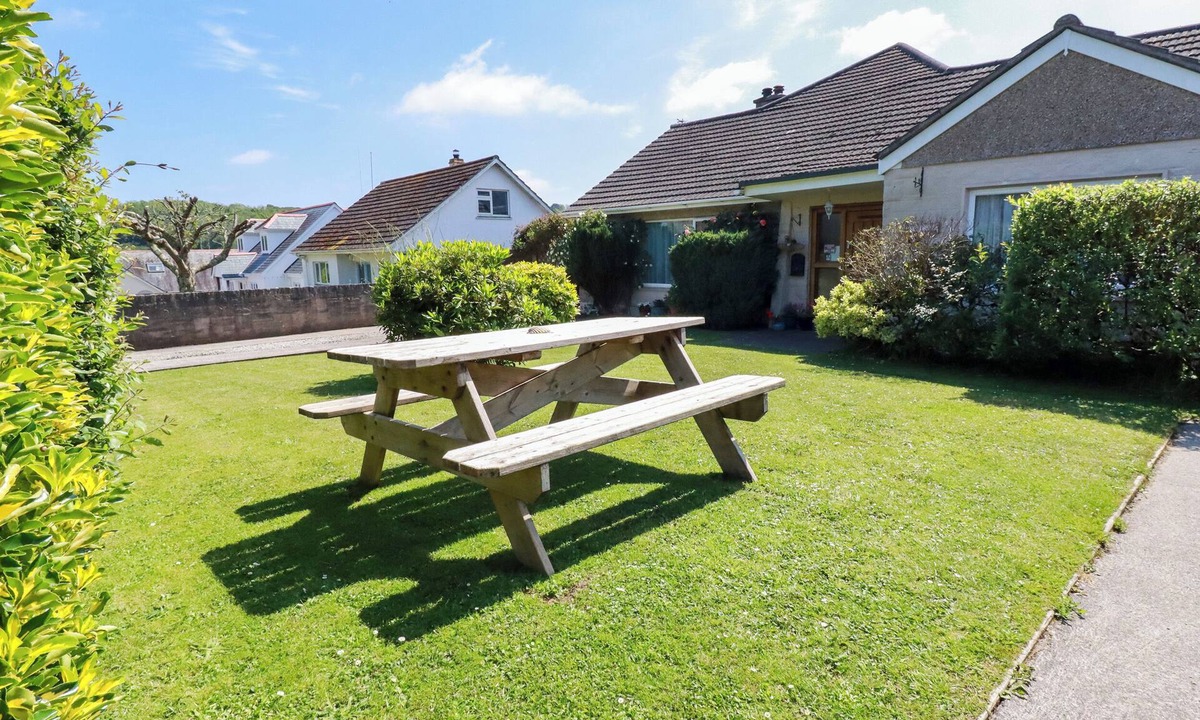 Gorran Haven Cottage | SUMMERFIELD COTTAGE, pet friendly, with a garden in Gorran Haven