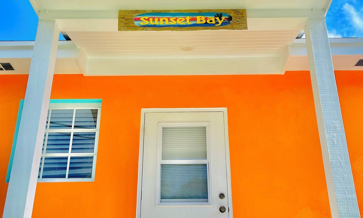 Spanish Wells House | Sunset Bay - Charming 1-Bedroom House with Ocean/Canal Views