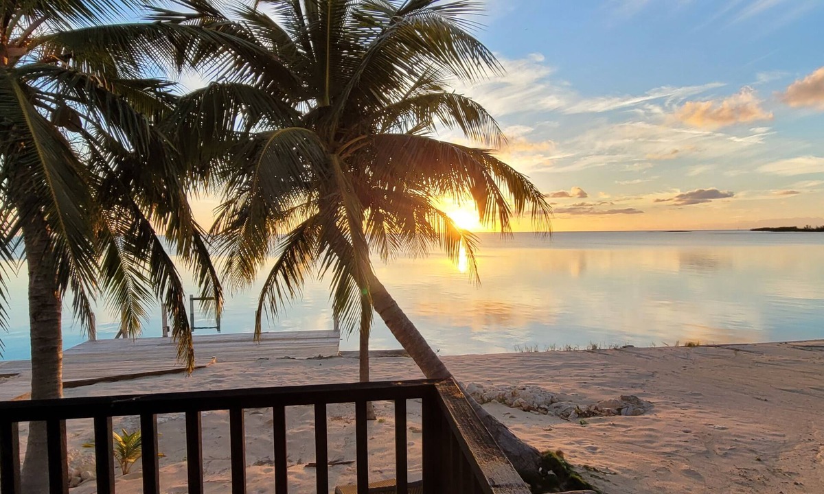 Salt Pond Cabin | Sunset Beach Room - Long Island Harbour Club