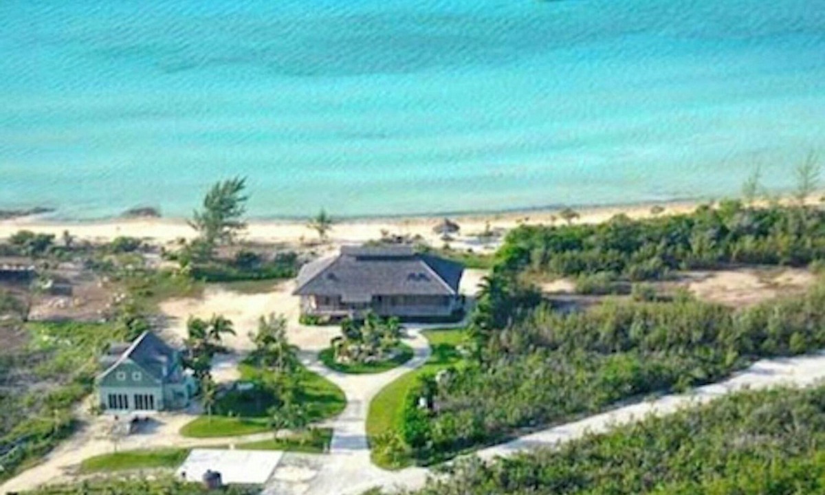 Morris Settlement House | Sunset Beachfront Estate w/moorings