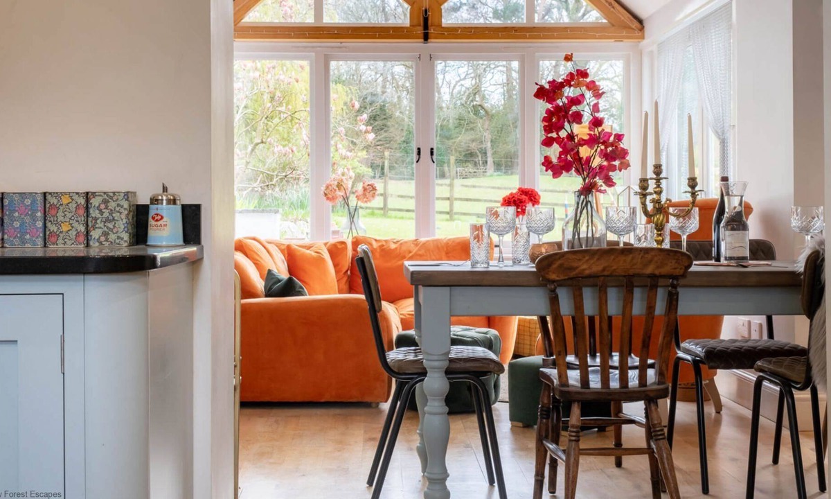 Burley Cottage | Superb Family Home with Hot Tub & Gardens