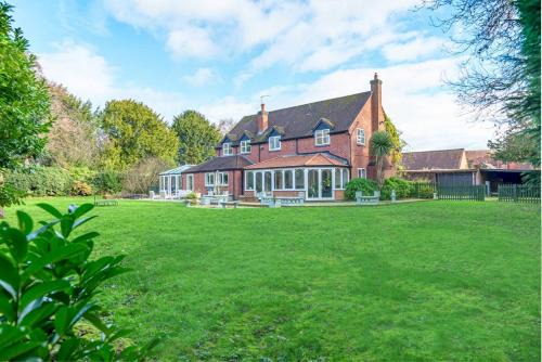 Muxton House | Sutherland House Modern & Elegant Home - Pass the Keys