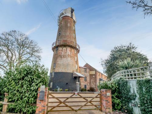 Irstead House | Sutton Windmill