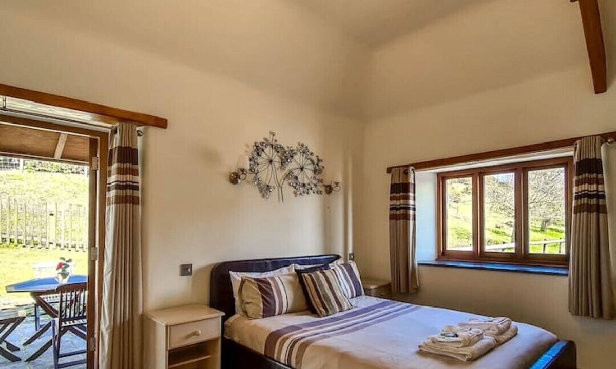 Fivelanes Cottage | Ta Mill Olde Granary Cottage in a Stunning Retreat