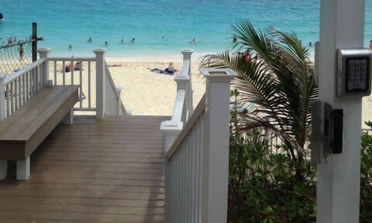 Paradise Island Apartment | Tangerine Sunsets Paradise Beach Villa