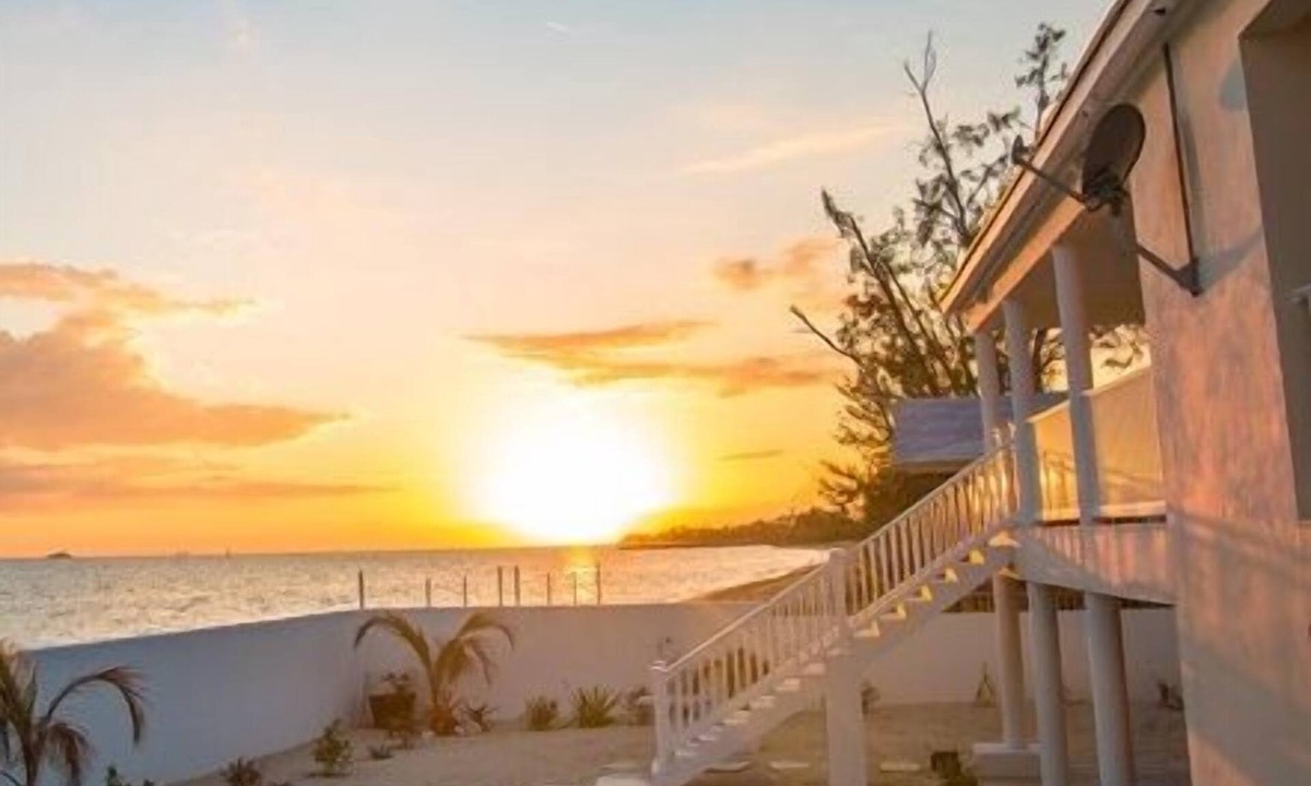 Adelaide House | Tangerine Sunsets Pomelo South