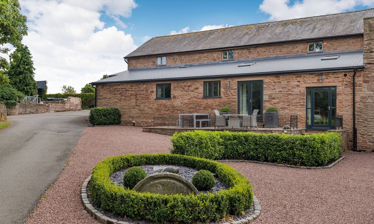 Redbrook Cottage | TEAL BARN ANNEXE, pet friendly, with a garden in St Weonards
