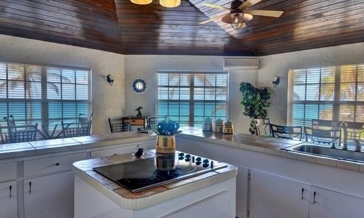 Gregory Town House | Tequila Sunset-Only Beach Front Home in Oleander Gardens