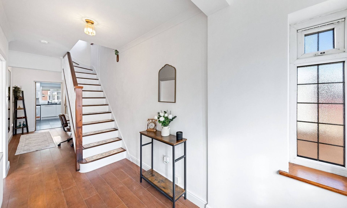 Harlington House | The Aviator-4BR-2 Bath-Heathrow-Parking-Spacious&Family Friendly
