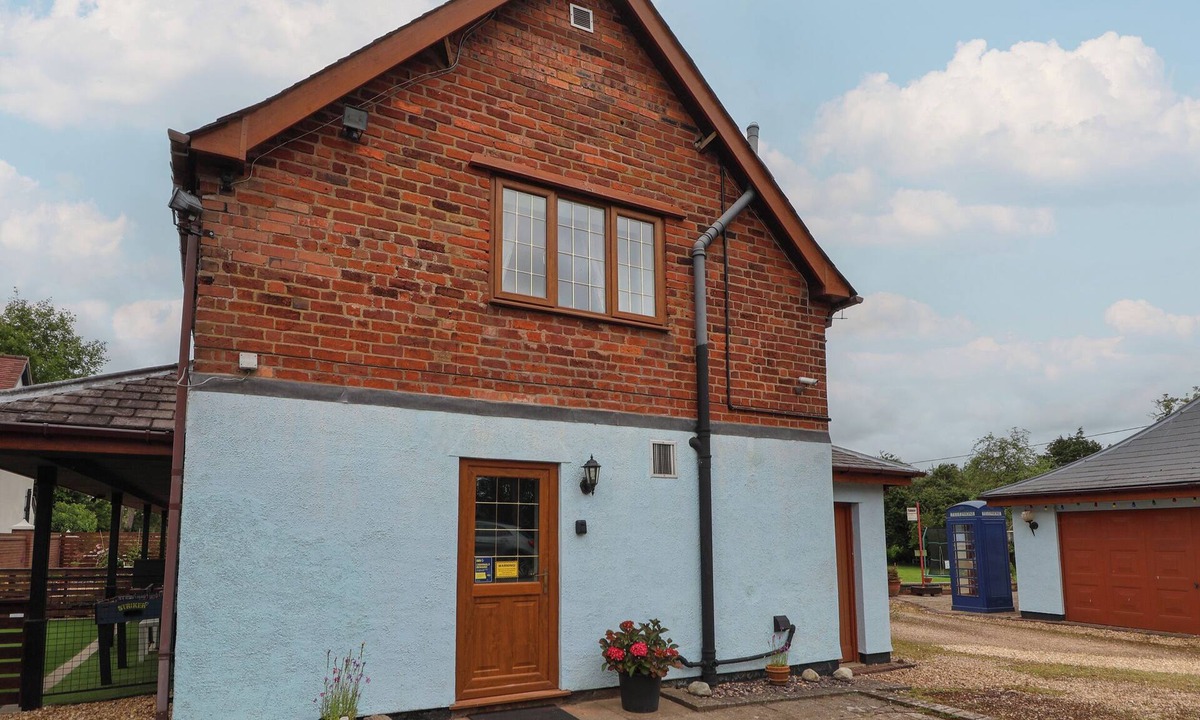 Walcot Cottage | THE BARN @ THE ELMS, family friendly, with a garden in Admaston