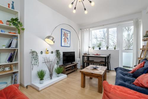 Cathedrals Apartment | The 'Beahive SE1' -Beautiful Flat near London Eye!