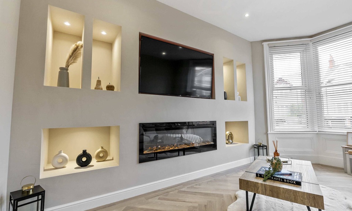 South Shore House | The Burlington Luxury Home (for up to 10 guests)