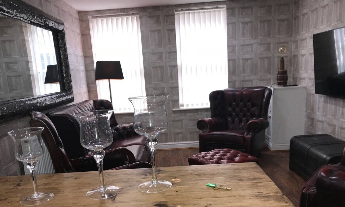 Hope Street House | THE CAPTAINS HOUSE (LOCATION LOCATION)