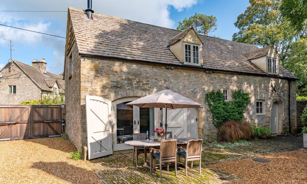 Cold Aston Cottage | The Coach House - sleeps 4 guests in 2 bedrooms