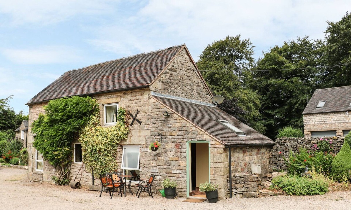 Oakamoor Cottage | THE COTTAGE, pet friendly, with open fire in Waterhouses