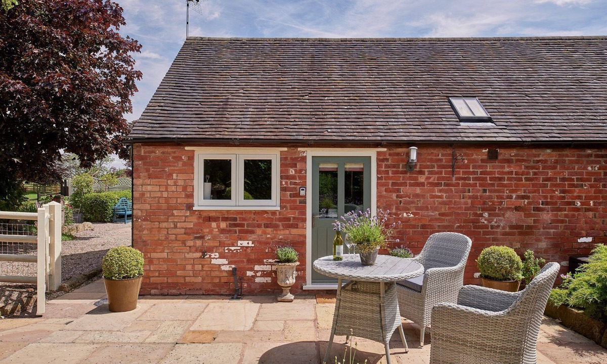 Hollington Apartment | The Couple's Retreat