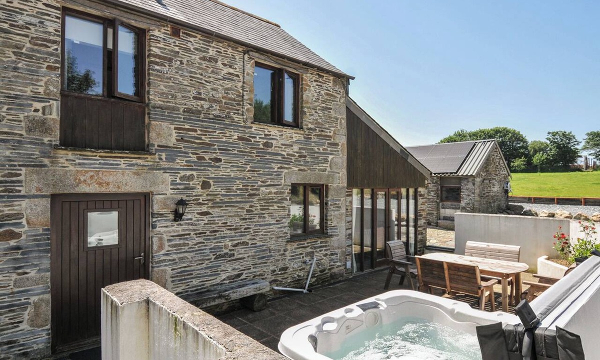 Camelford Cottage | THE DAIRY BARN, pet friendly, character holiday cottage in Camelford