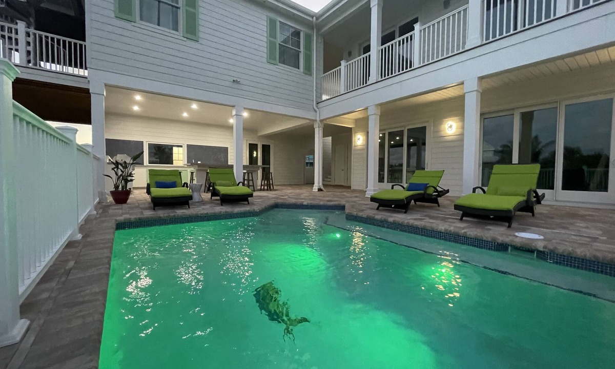 Hope Town House | The Frigate House, Luxury Home. Ocean Views, Pool, Boat Slip, Beach Access