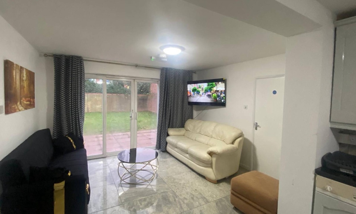 Harlington House | THE HEATHROW LODGE LONDON Uk