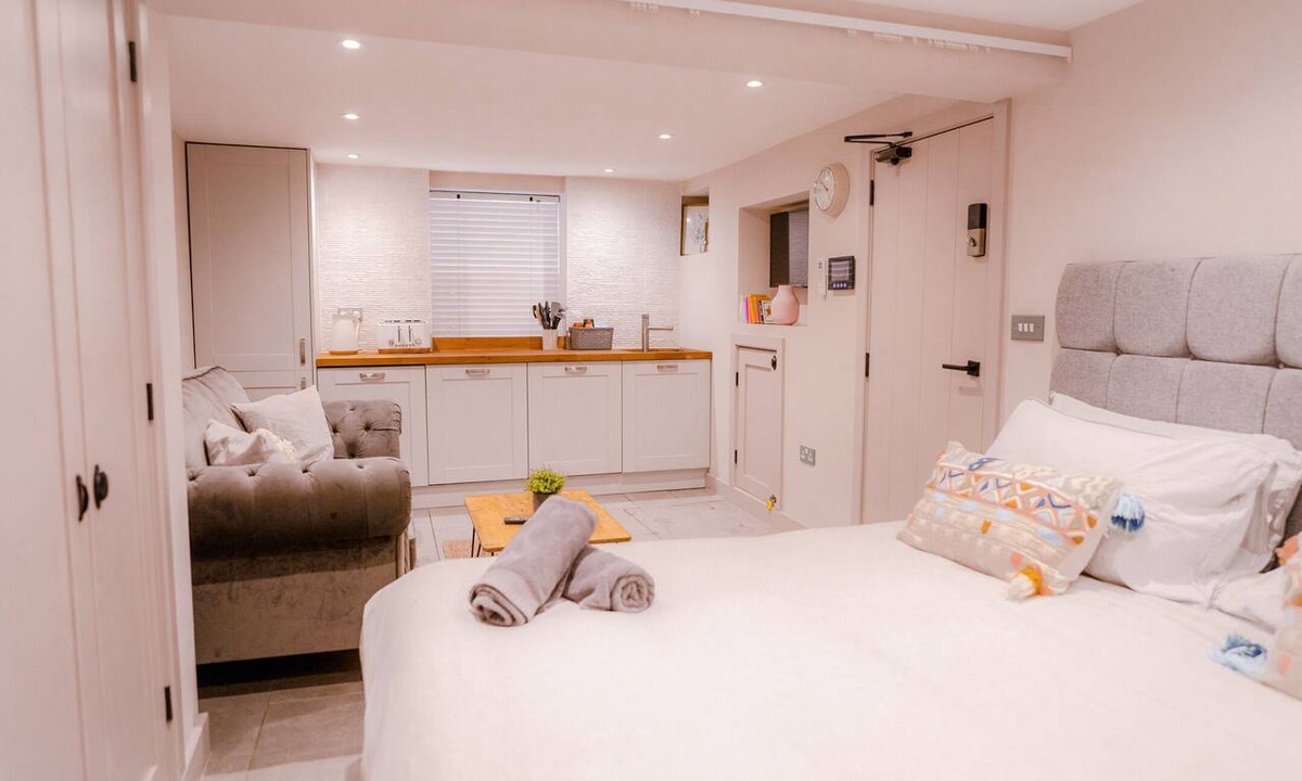Southampton City Centre Apartment | The Hideaway -studio flat is in Oxford Street
