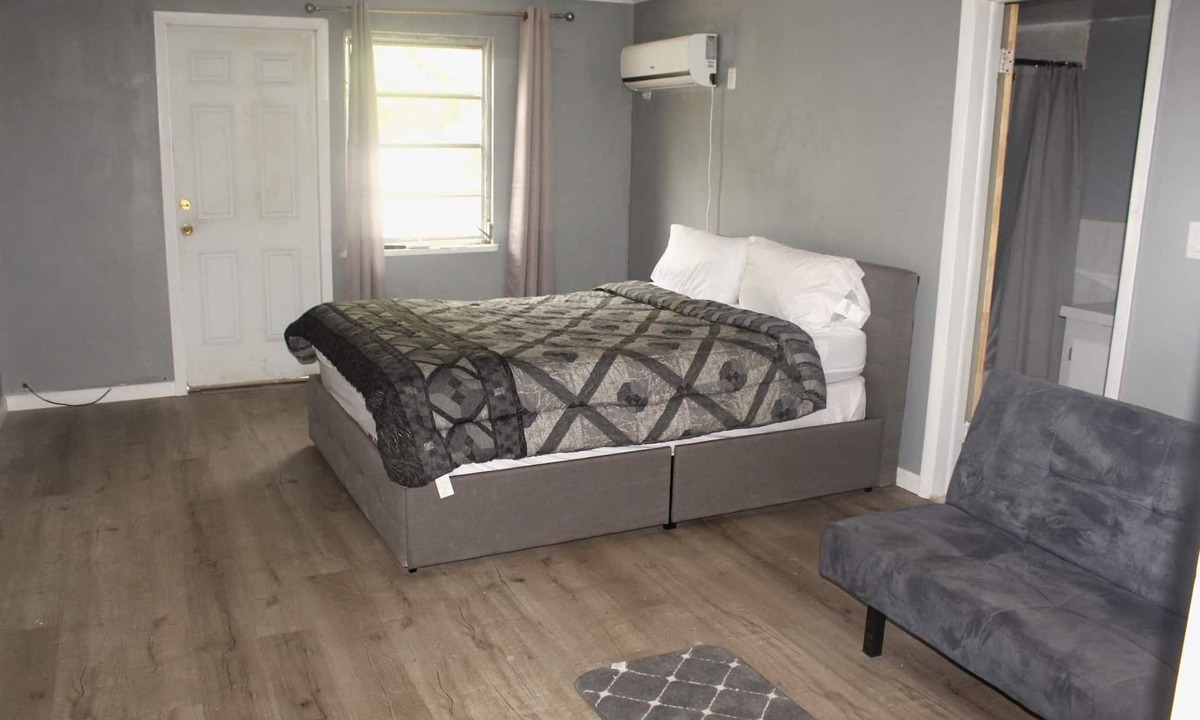 Bahama Reef House | The Jones Suites