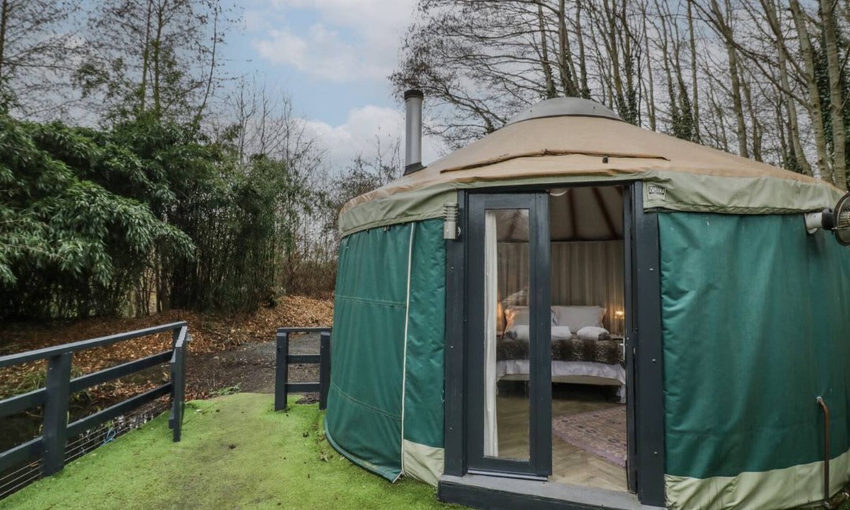 Beckford House | The Lakeside Yurt, Beckford