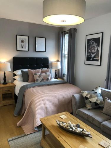 Wolverhampton House | The Larches