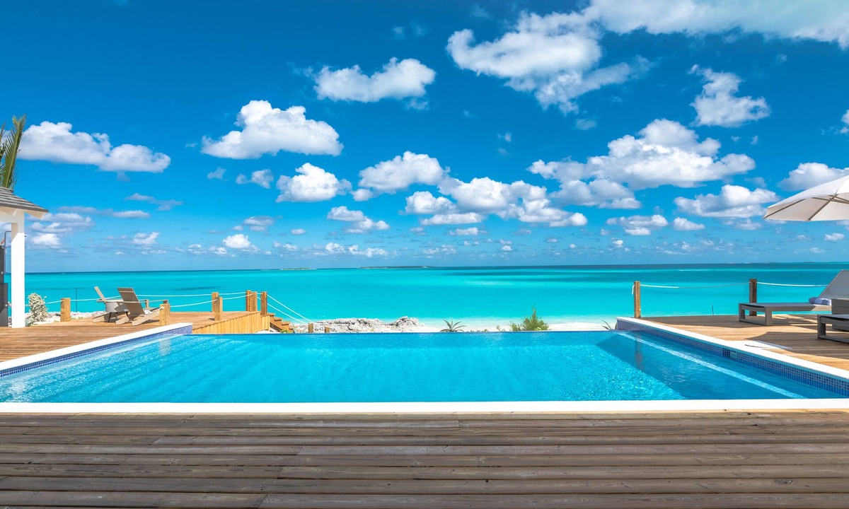 Jimmy Hill Villa | The Lemon Tree House - 5 Bedroom, 6 Bath Oceanfront Villa on Beautiful Tar Bay!