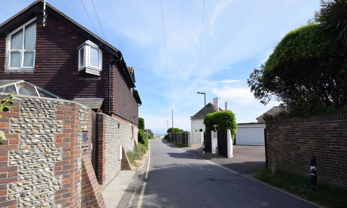 Littlehampton Cottage | The Loft , Angmering-On-Sea - a apartment that sleeps 4 guests in 2 bedrooms