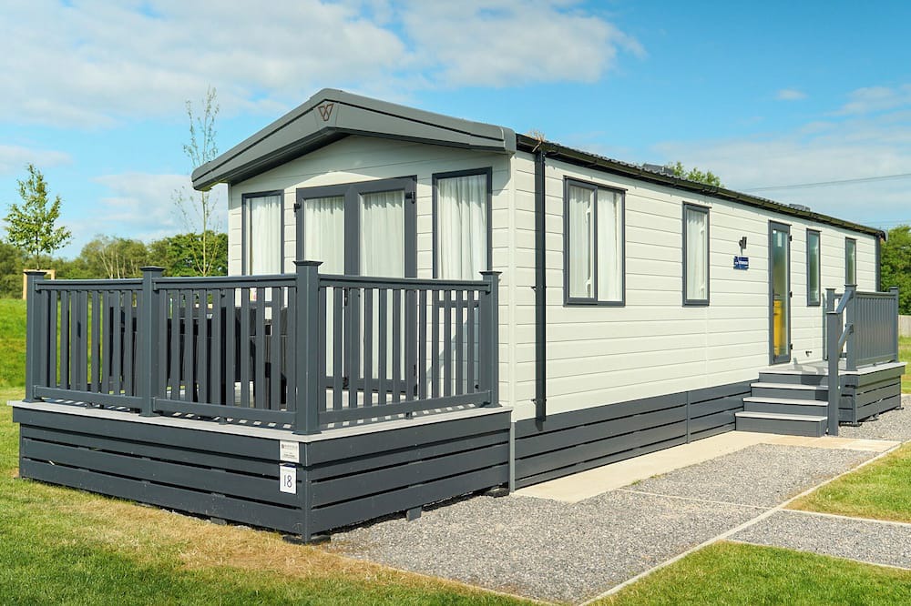 Plaitford House | The Luxury 3 Bed is a quality sleeps 8 holiday Home with contemporary features.