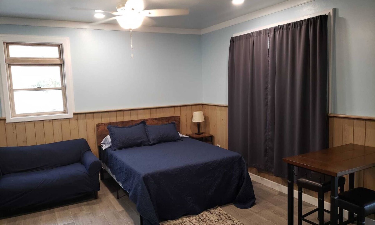 Man O War Cay Apartment | "The Office" Studio - Close to Beach, Dock slip included