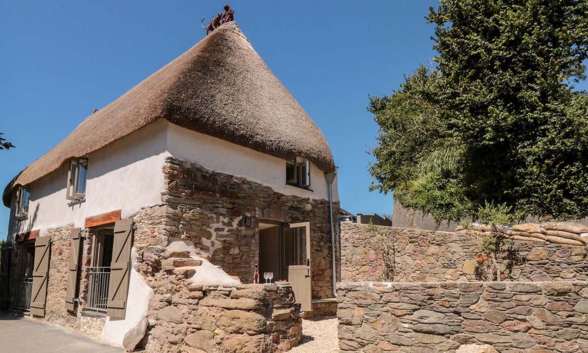 Burgh Island House | THE OLD CIDER BARN, pet friendly, with a garden in Hope Cove