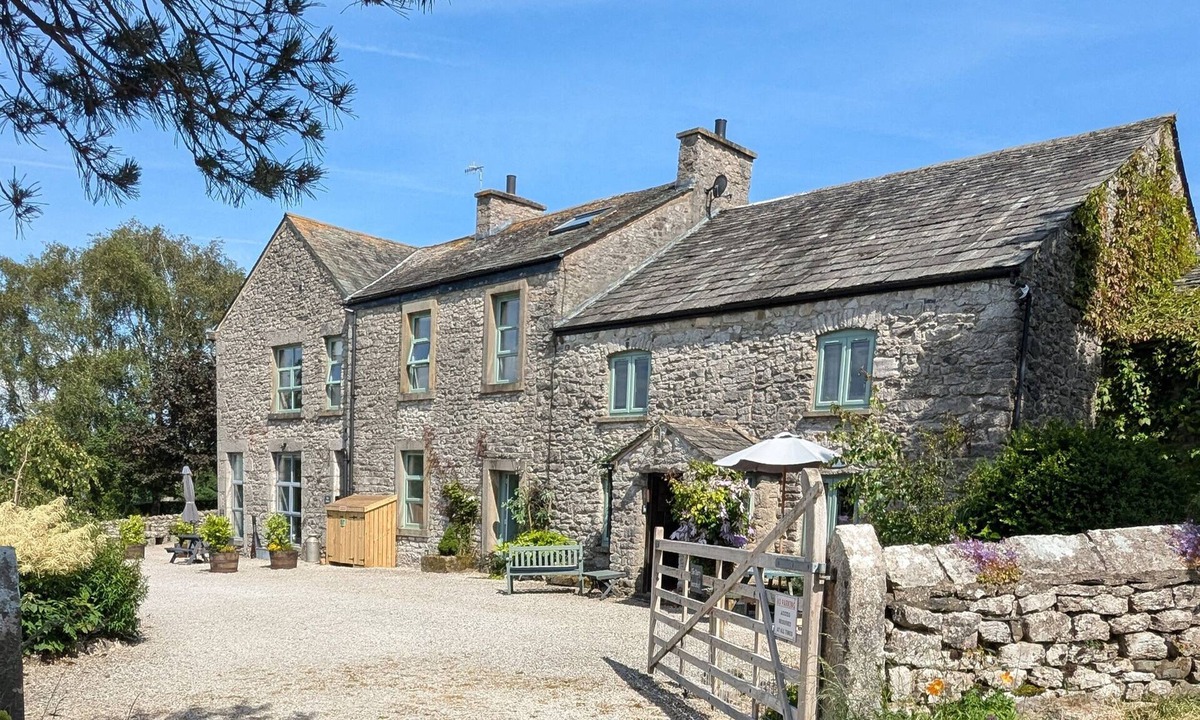 Meathop Cottage | THE OLD FARMHOUSE AT BRACKENTHWAITE FARM, pet friendly in Arnside