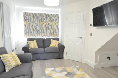 Linton House | The Osprey - Comfortable 3-Bedroom Stay for Business or Leisure