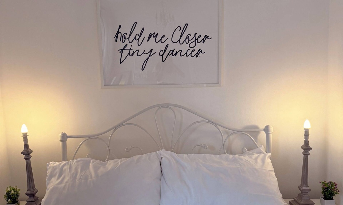 Haverstock Apartment | The pink house