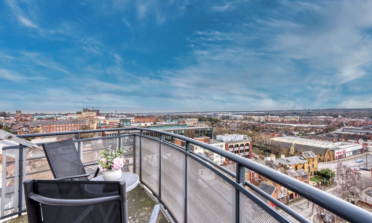 Northampton Apartment | The Pinnacle by Cotels