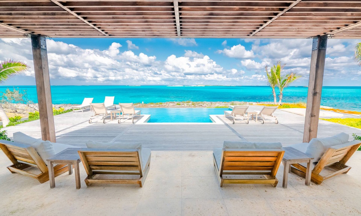 Forbes Hill House | The Reef House - Luxury Beach House With Ocean Views From Every Bedroom