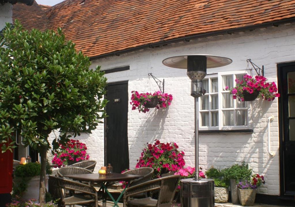 Amersham Bed & Breakfast | The Saracens Head