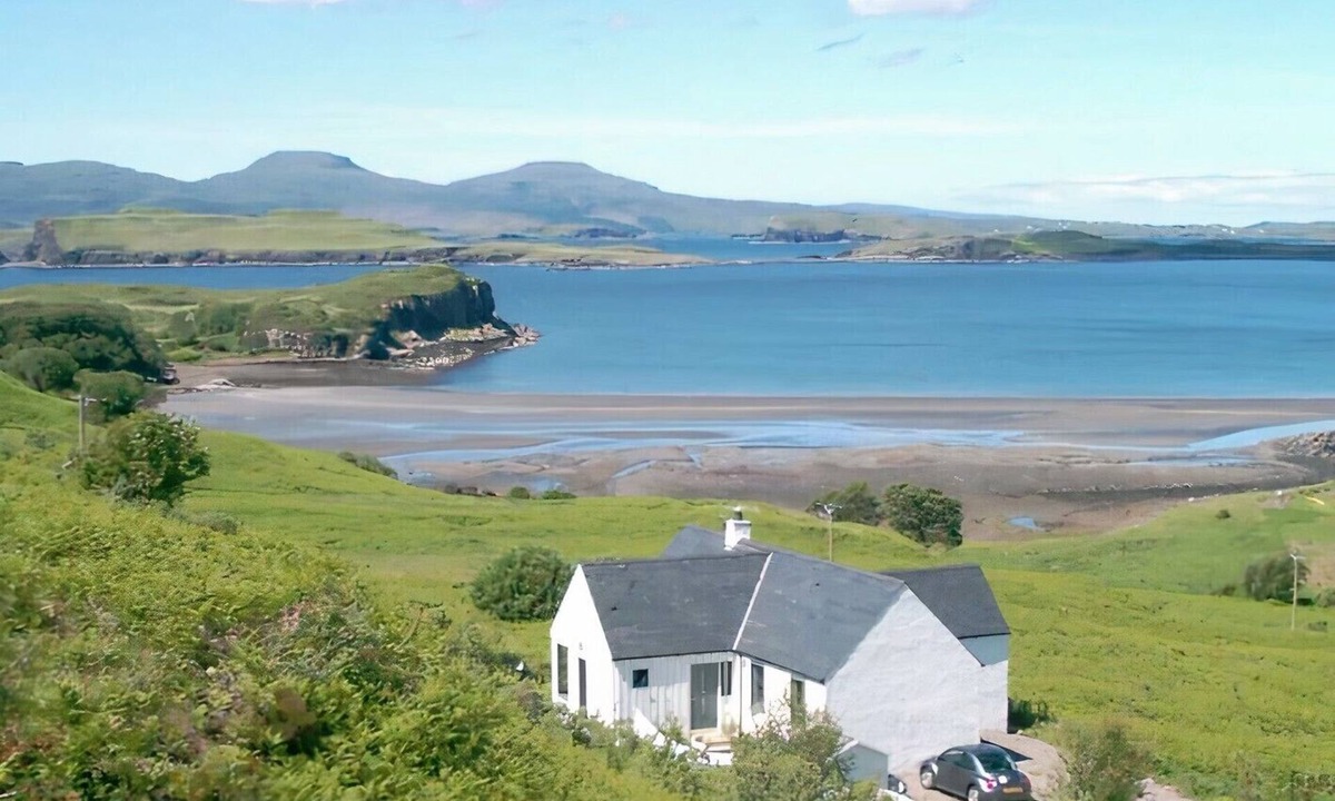 Beinn Orasaigh Cottage | The Seashell Self Catering Cottage. Isle Of Skye Amazing Sea and Island Views.