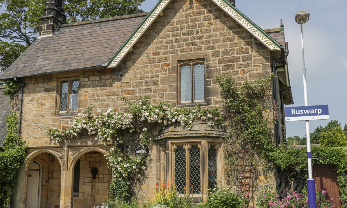 Ruswarp Cottage | THE STATION HOUSE, pet friendly, character holiday cottage in Ruswarp