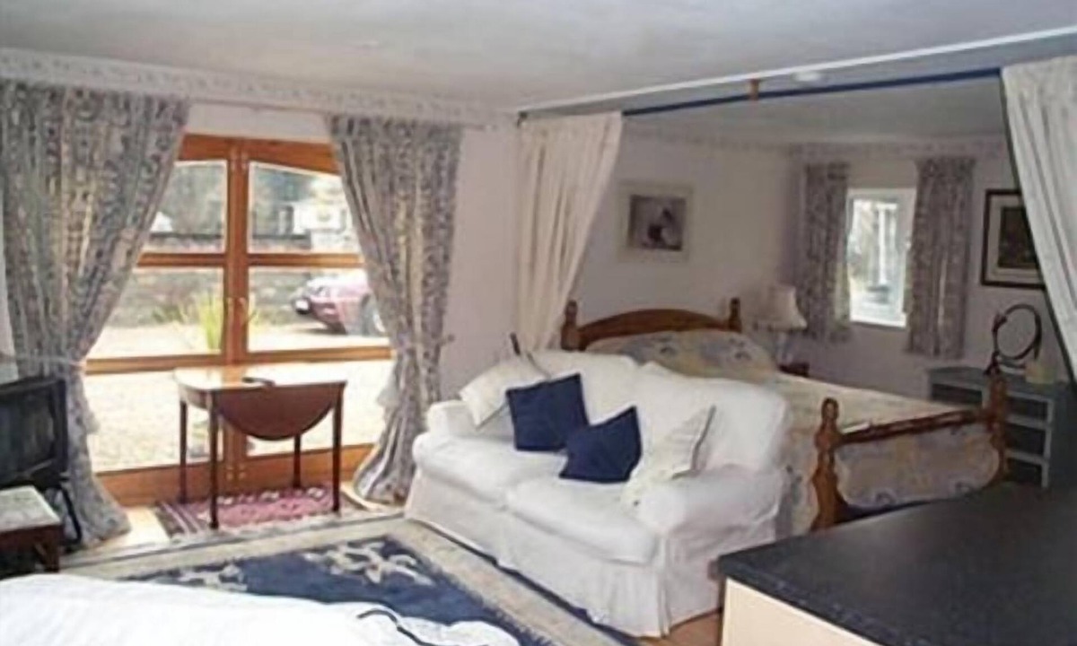 Trowbridge Bed & Breakfast | The Studio