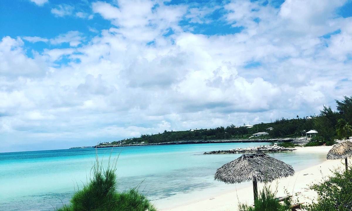 Rainbow Bay Hotel | The Sunset Cove and Rainbow Room